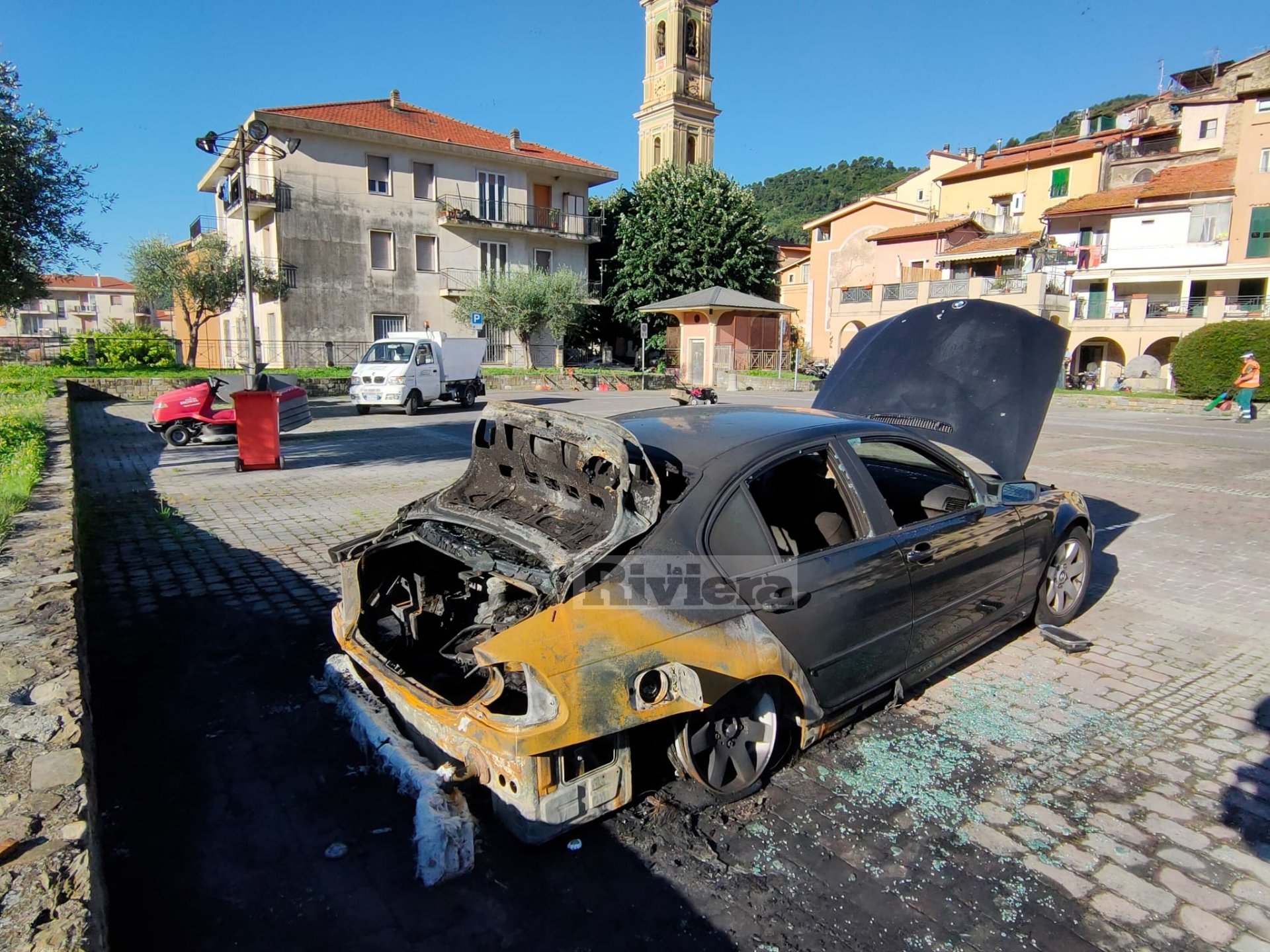 Auto Bmw incendiata Camporosso_03