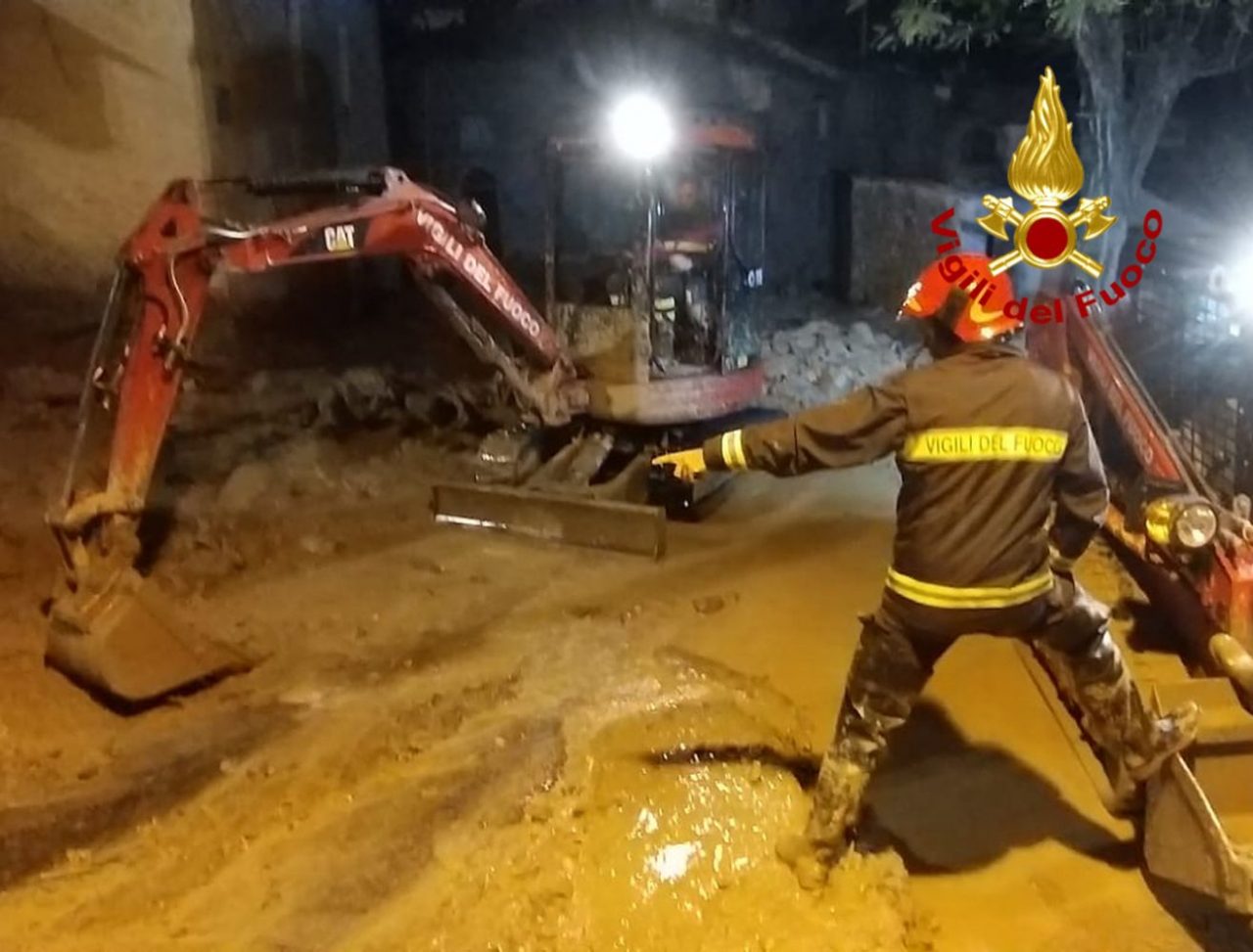La frana di Cenova torna a muoversi trascinando tonnellate di pietre e fanghiglia