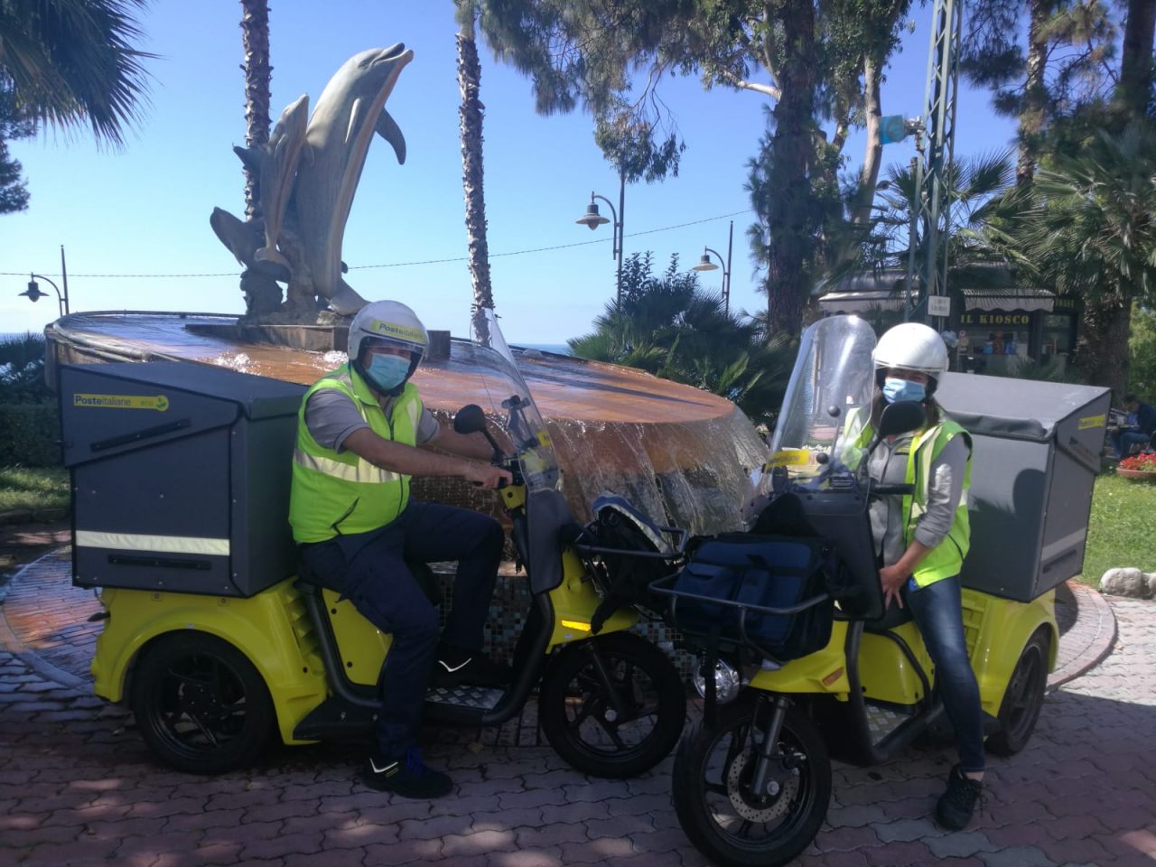 Svolta green a Ospedaletti con i tricicli elettrici di Poste Italiane
