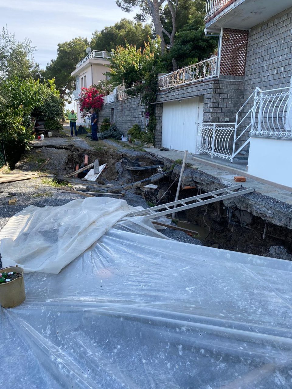Strada chiusa tra Cervo e Andora per mettere in sicurezza una frana