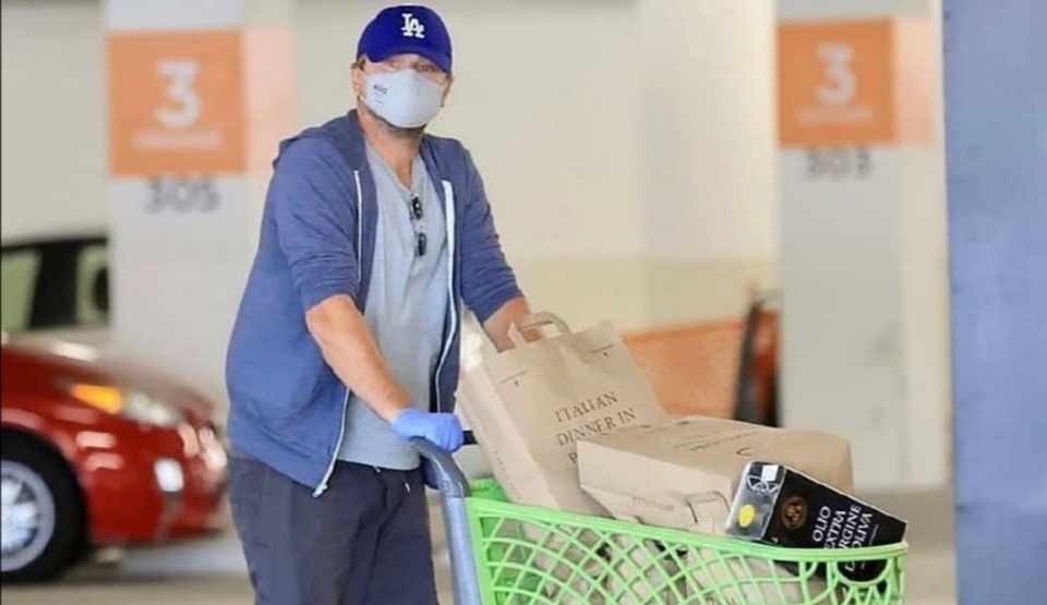 La star di Hollywood Leonardo Di Caprio con l’olio imperiese nel carrello