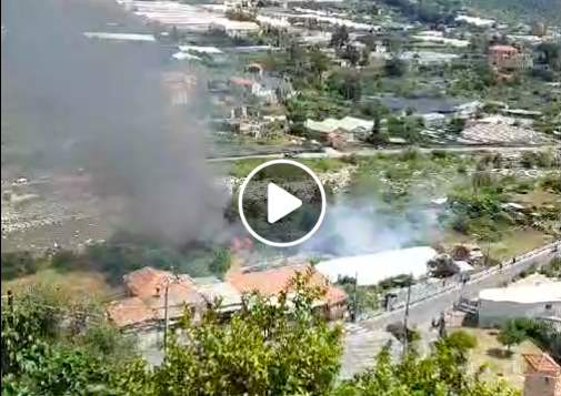 Brucia un casolare sulla strada per Badalucco a Taggia. Video