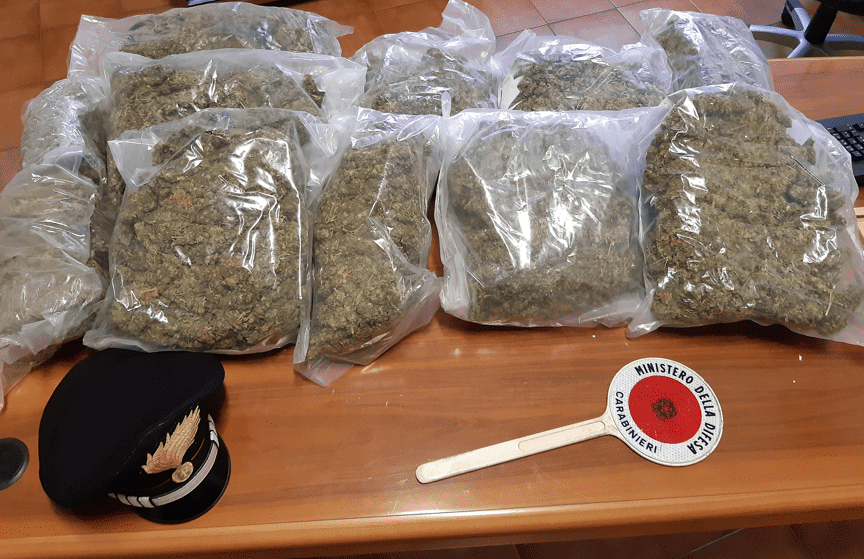 Pensionata arrestata con 8 kg di marijuana a Ventimiglia