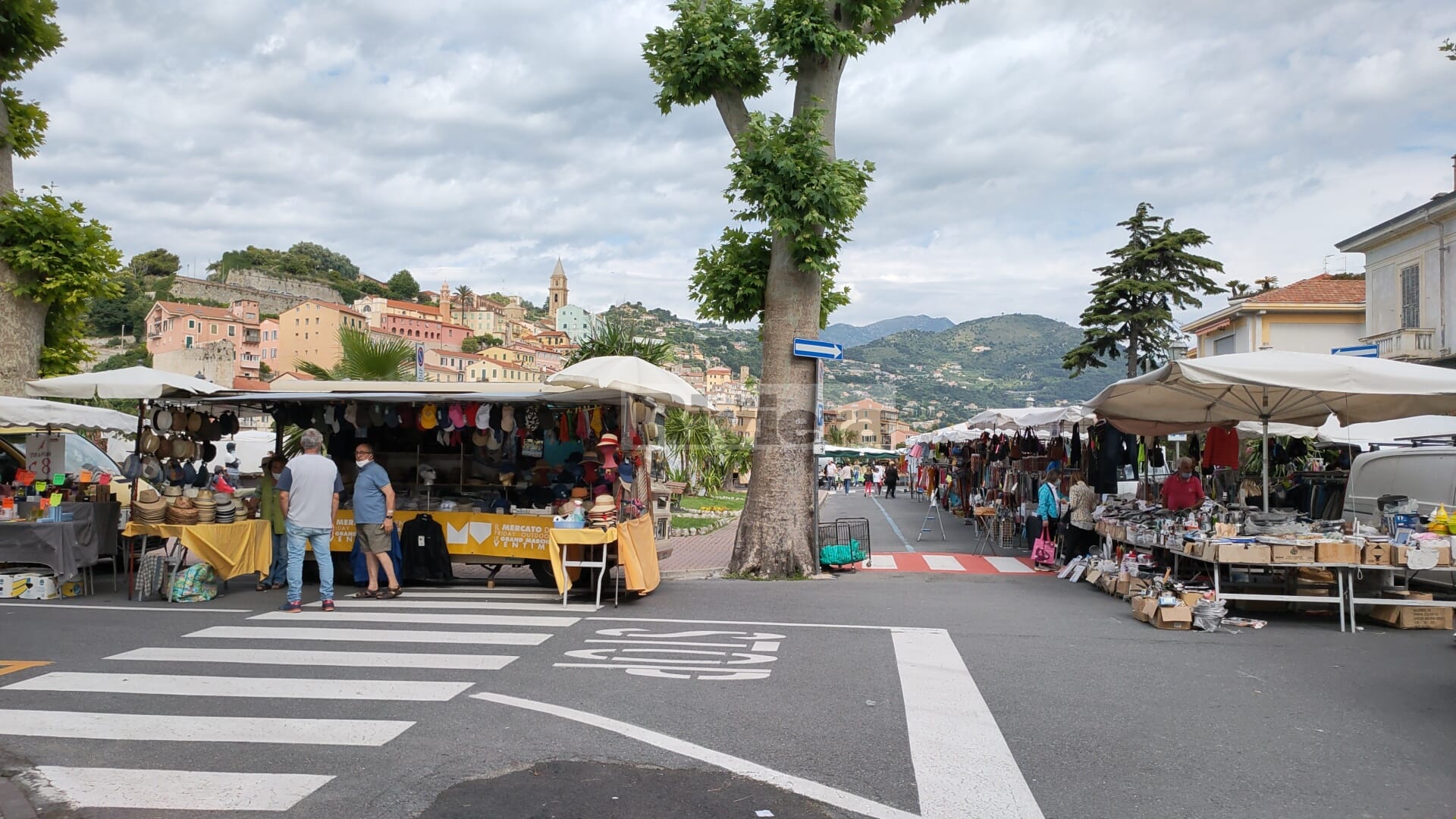 Mercato del venerdì di Ventimiglia 12 giugno 2020_06