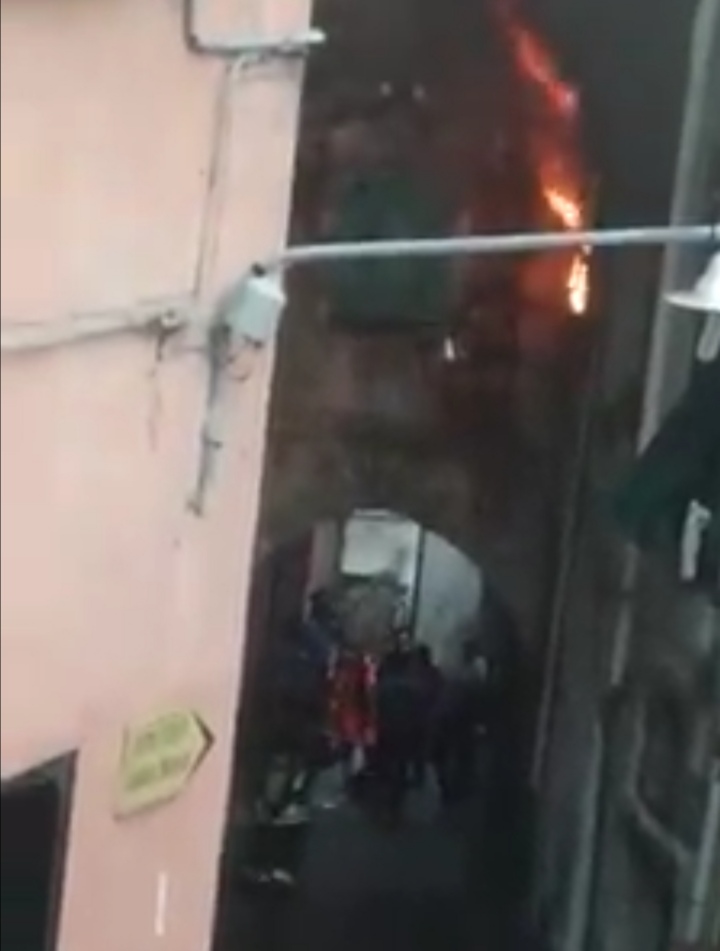 Ancora un rogo a Taggia: casa in via Littardi divorata dalle fiamme – Video
