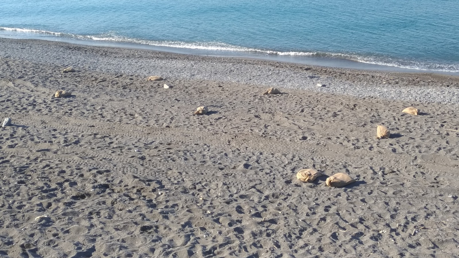 Ventimiglia sacchi sabbia iuta distanziamento sociale