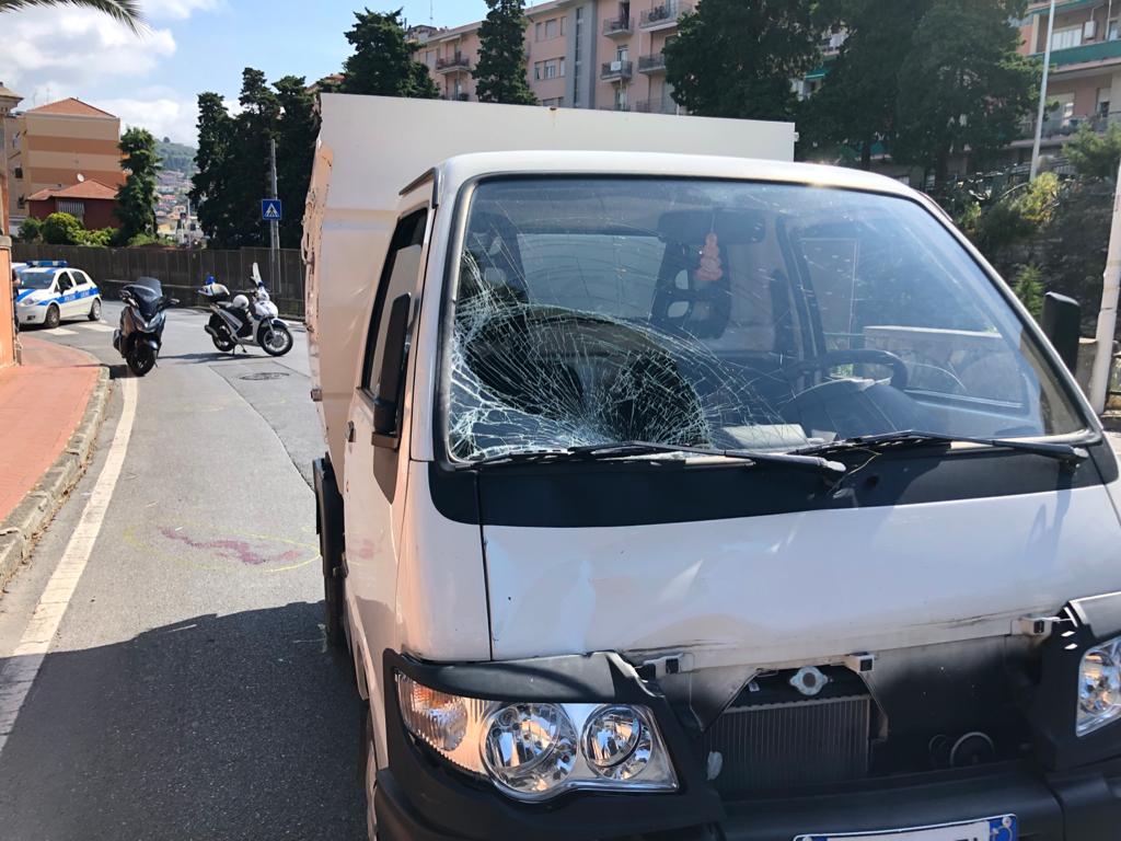 Donna investita a Imperia portata in ospedale a Pietra Ligure