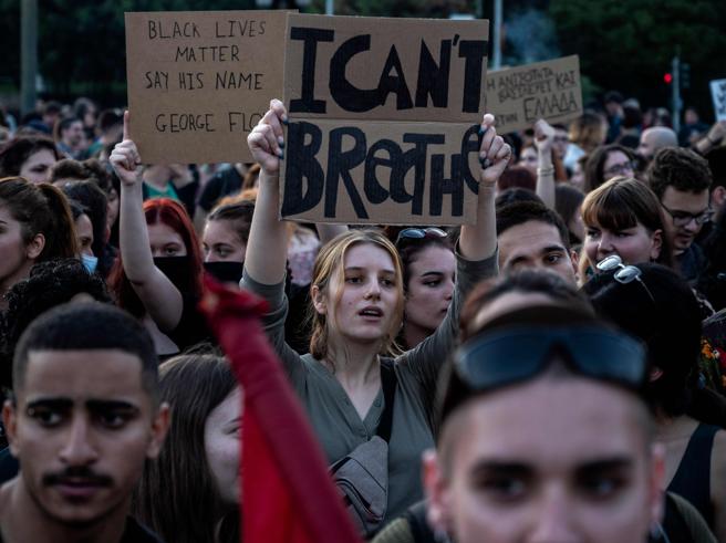 Prefetto di Nizza dice “no” alle manifestazioni contro la violenza della polizia