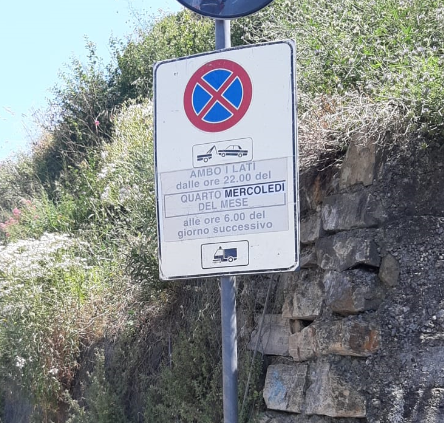 Cambiano il giorno del lavaggio strade, raffiche di multe per i veicoli rimasti in sosta