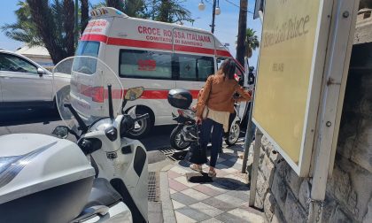 Due donne si tamponano in motorino sull'Imperatrice di Sanremo