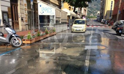 Incubo acqua a Ventimiglia: si apre un'altra voragine nell'asfalto, dopo il delirio di ieri