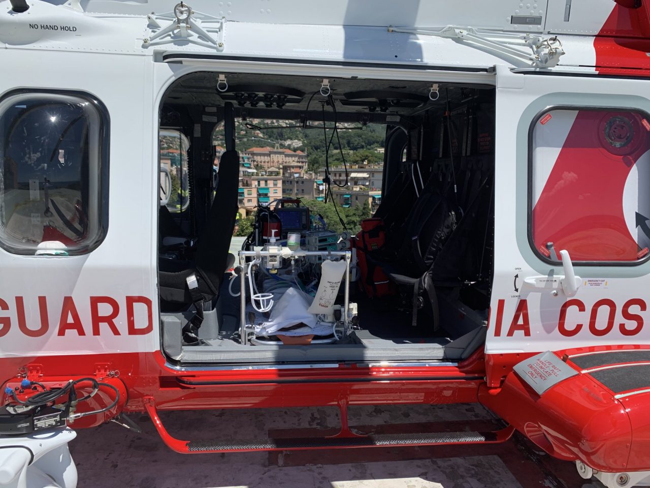 Volo in elicottero nella notte per salvare bimba con emorragia celebrale