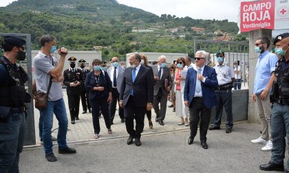 Delegazione del Ministero dell'Interno al Campo profughi di Ventimiglia - Foto e Video