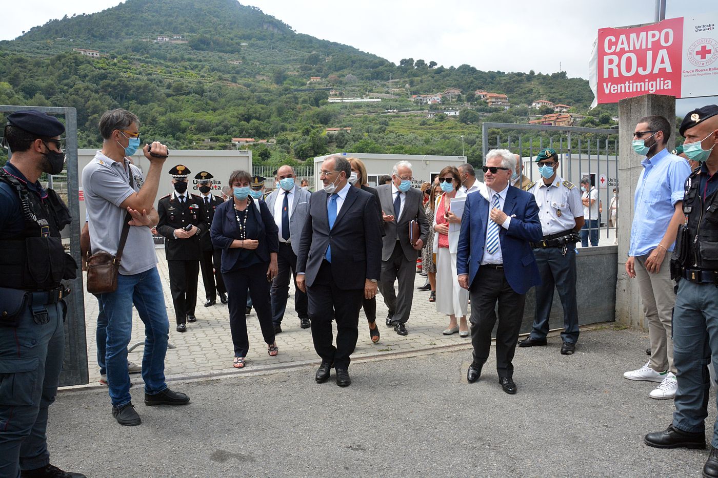 Migranti campo parco Roya Ventimiglia 2 luglio 2020 sopralluogo ministero Interno prefetto Michele Di Bari