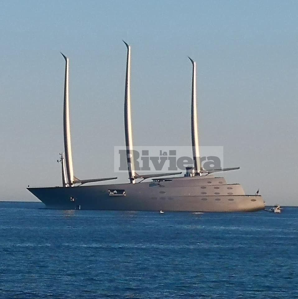 Uno degli yacht più grandi del mondo in crociera tra Mentone e l’Italia