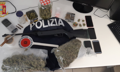 Supermarket della droga in casa, famiglia intera finisce in manette
