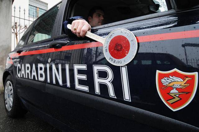 Cocaina nascosta nei calzini: fermato pusher 61enne