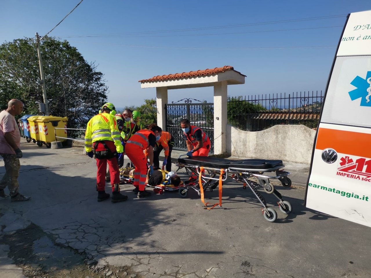 Perde il controllo della moto, ragazzino al Santa Corona. Foto e Video