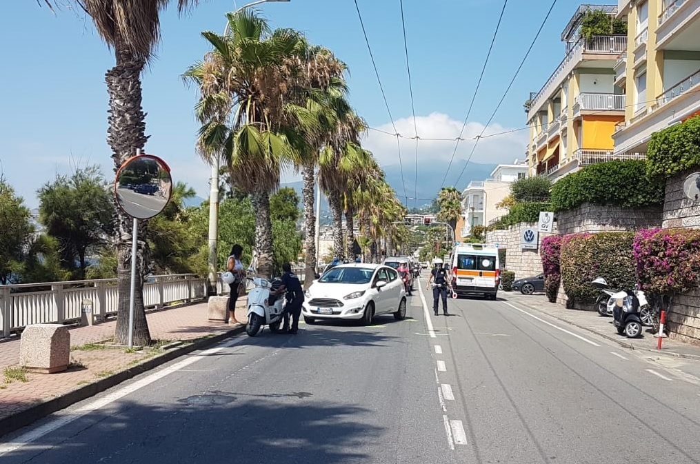 Tamponamento auto-moto. Donna all’ospedale