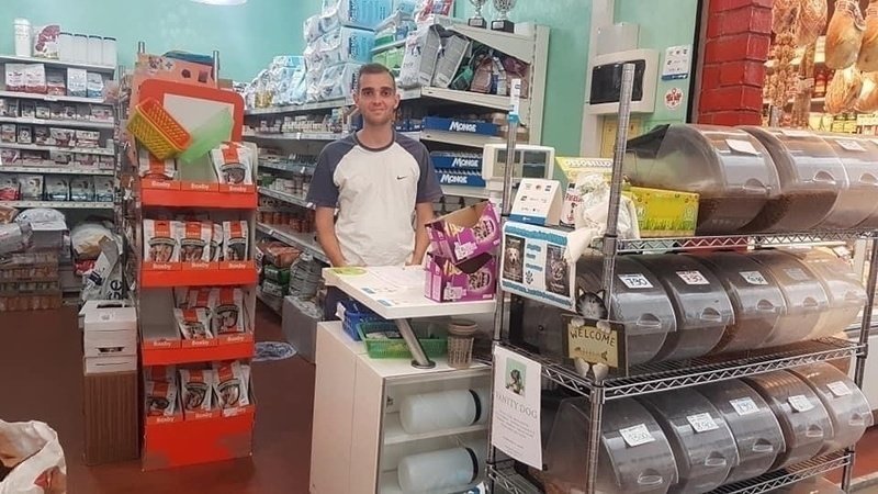 Storico negozio del mercato a Sanremo rischia di chiudere. Parte la petizione