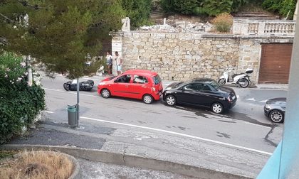 Tamponamento a catena al Solaro. Coinvolte due auto e uno scooter