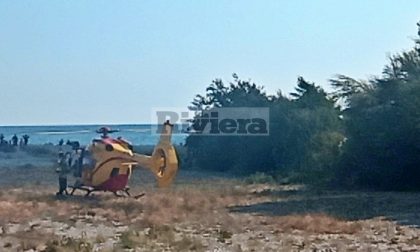 Cade dalla passerella: grave a Ventimiglia, l'elicottero atterra sull'argine del fiume