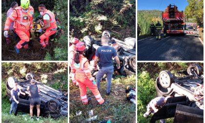 Rotola nella scarpata con l'auto: donna 50enne intrappolata per ore. Foto