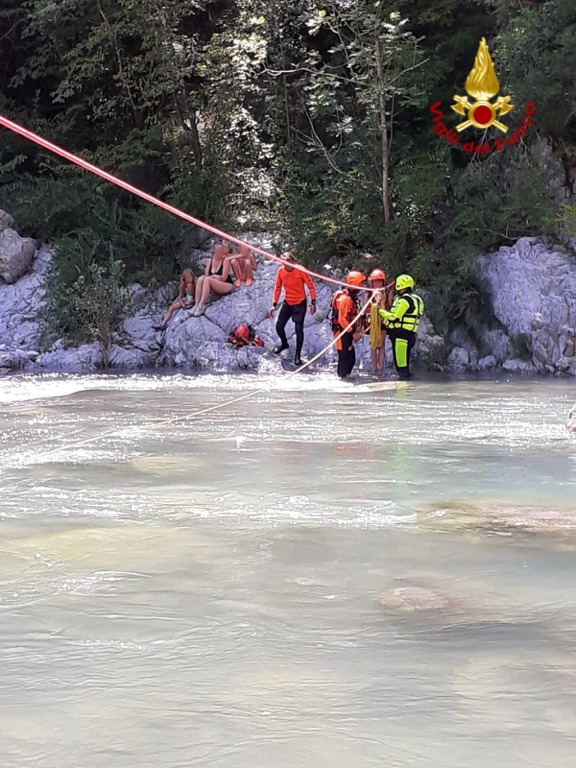 Escursionisti salvati in val Roya vigili ddel fuoco ondata piena 1_03