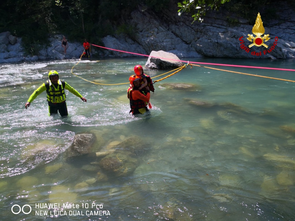 Escursionisti salvati in val Roya vigili ddel fuoco ondata piena 1_06