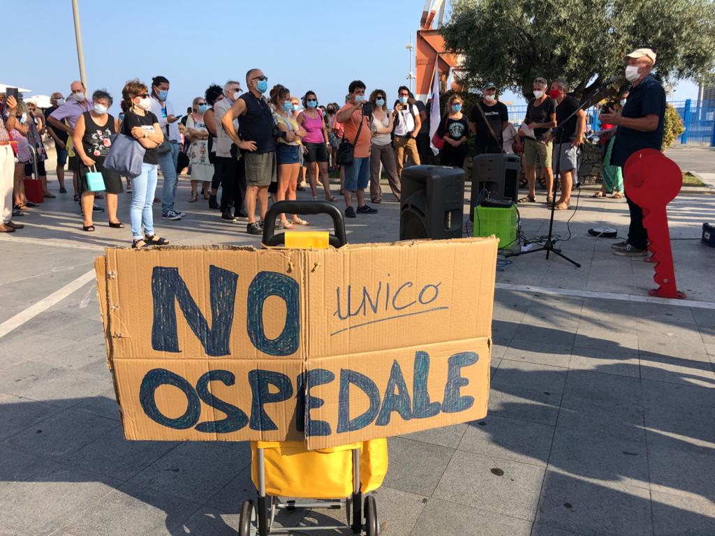 Cittadinanza Attiva in piazza per dire “NO” all’Ospedale Unico