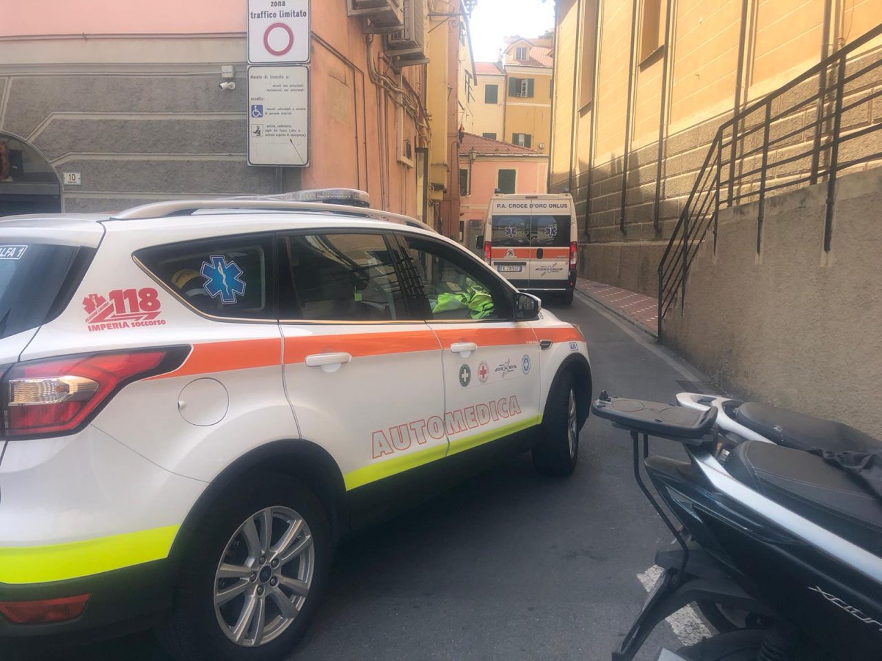 Minaccia di gettarsi dal balcone, mobilitazione di soccorsi