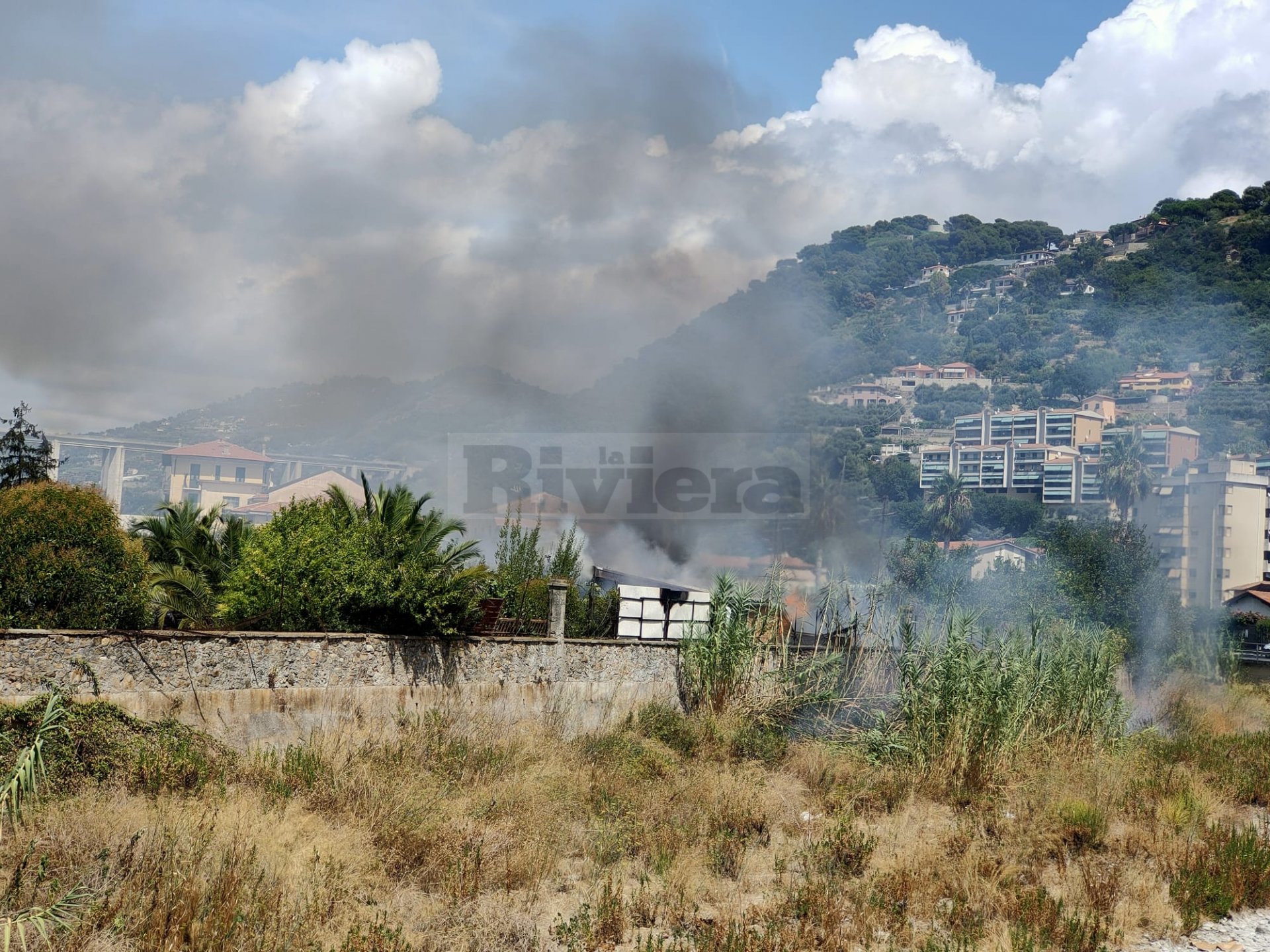 Incendio baracca Vallecrosia_02