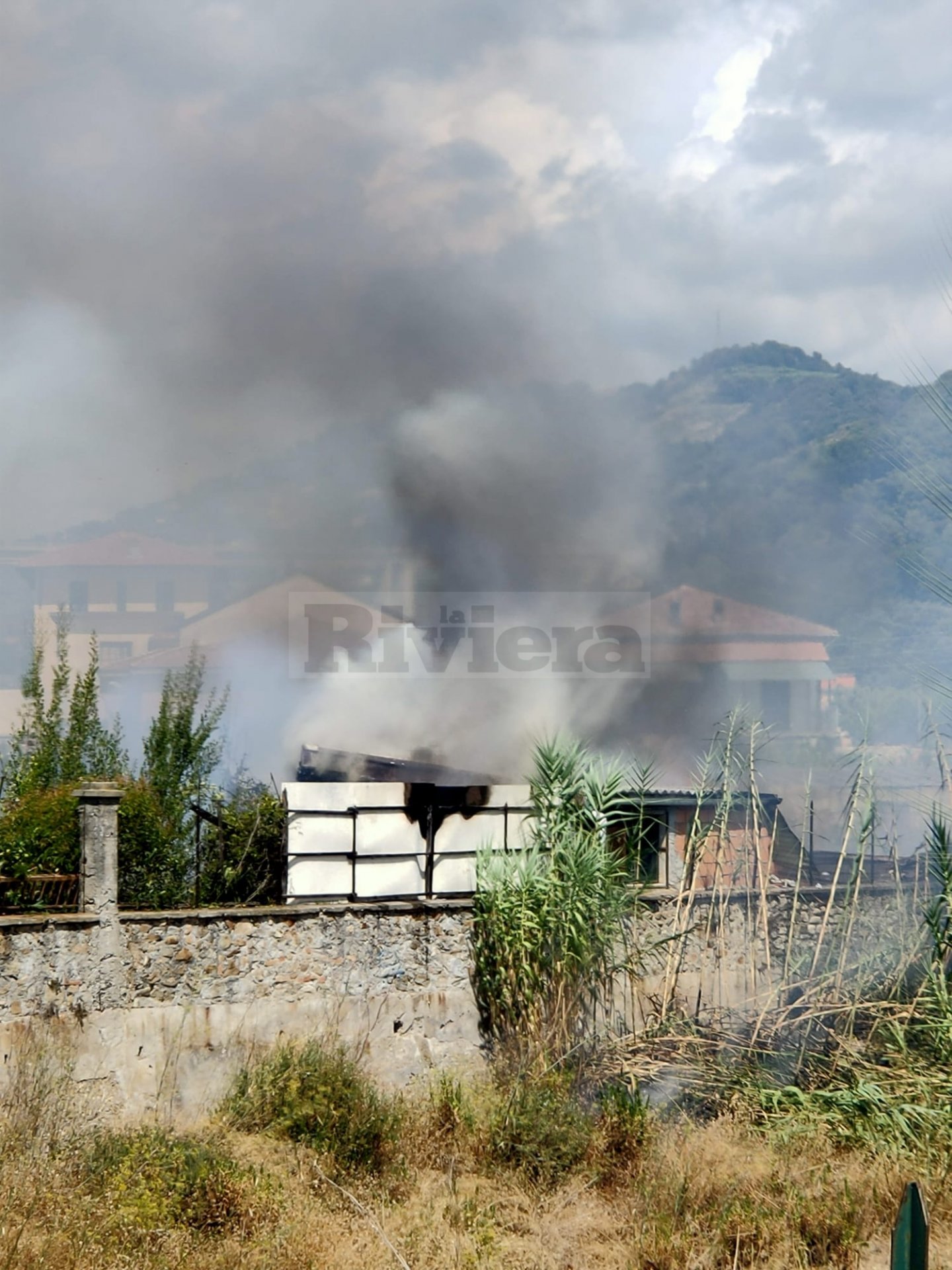 Incendio baracca Vallecrosia_03