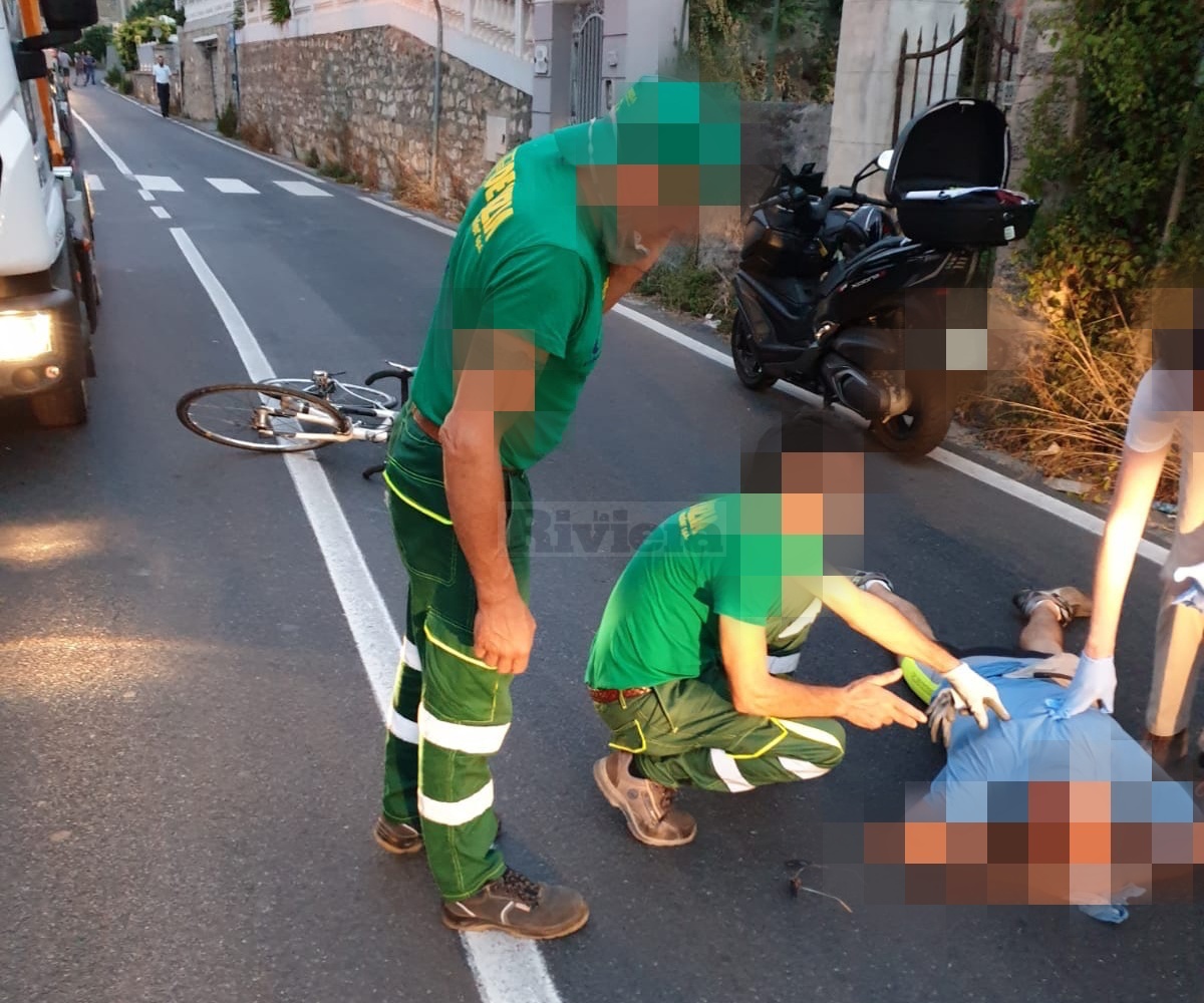 Incidente Riva Ligure ciclista investito da camion nettezza urbana