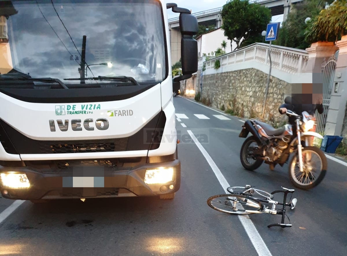 Incidente Riva Ligure ciclista investito da camion nettezza urbana_03