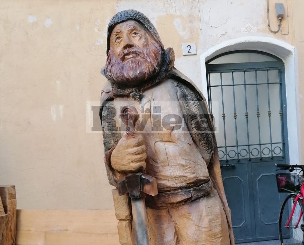 Trovata e riattaccata la spada della statua templare di Ospedaletti