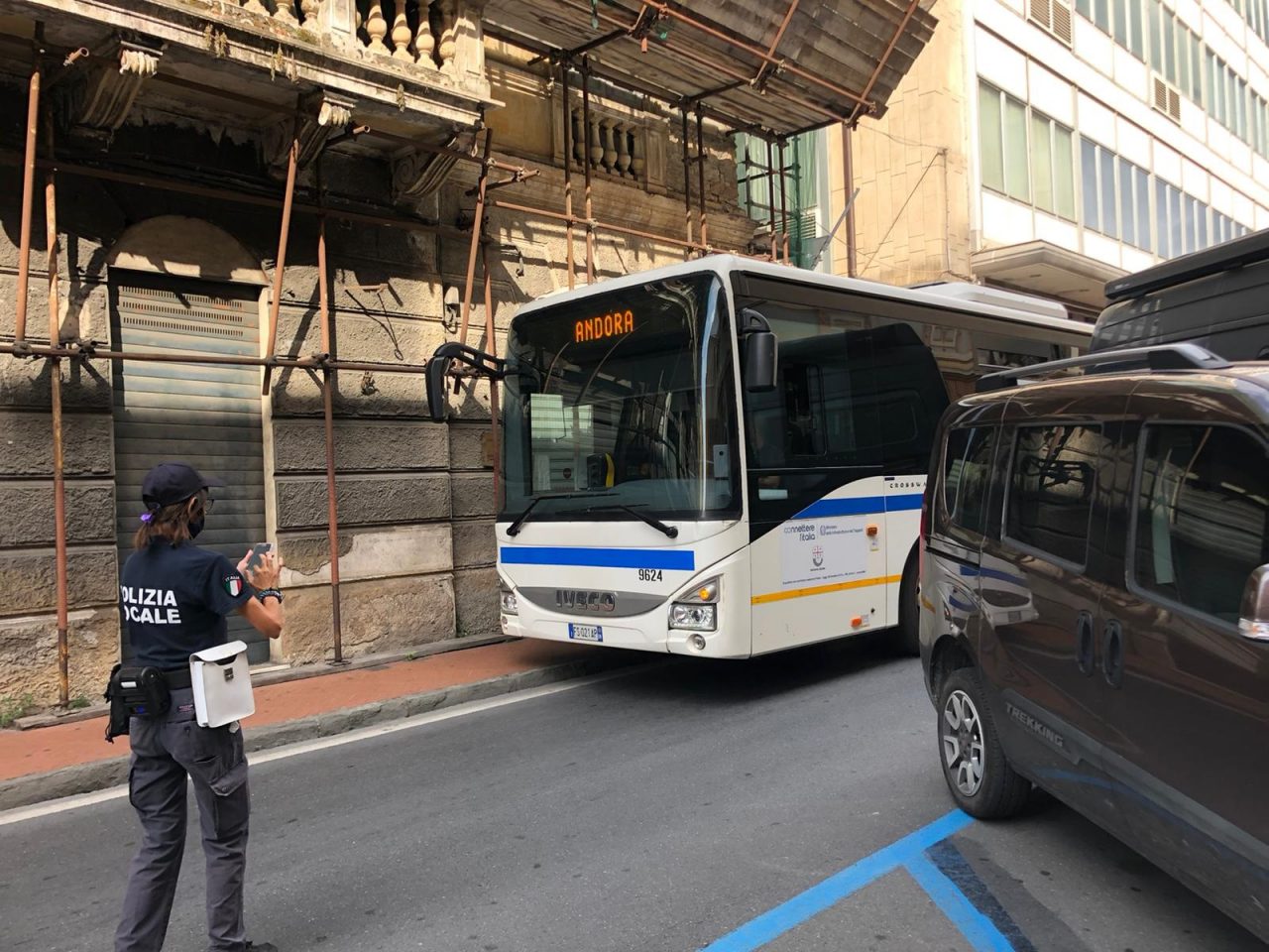 I noleggiatori “Gli autobus ci sarebbero, ma non abbiamo ancora visto il saldo di una fattura”