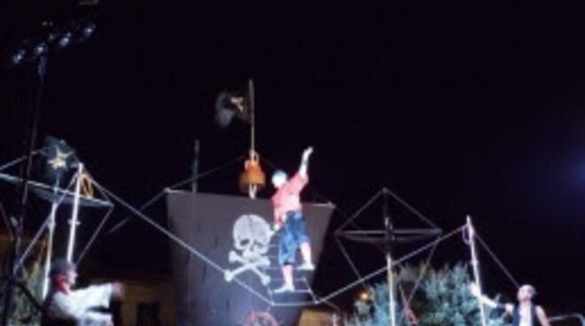 Domenica in banchina Aicardi circo con “La nave fantasma”