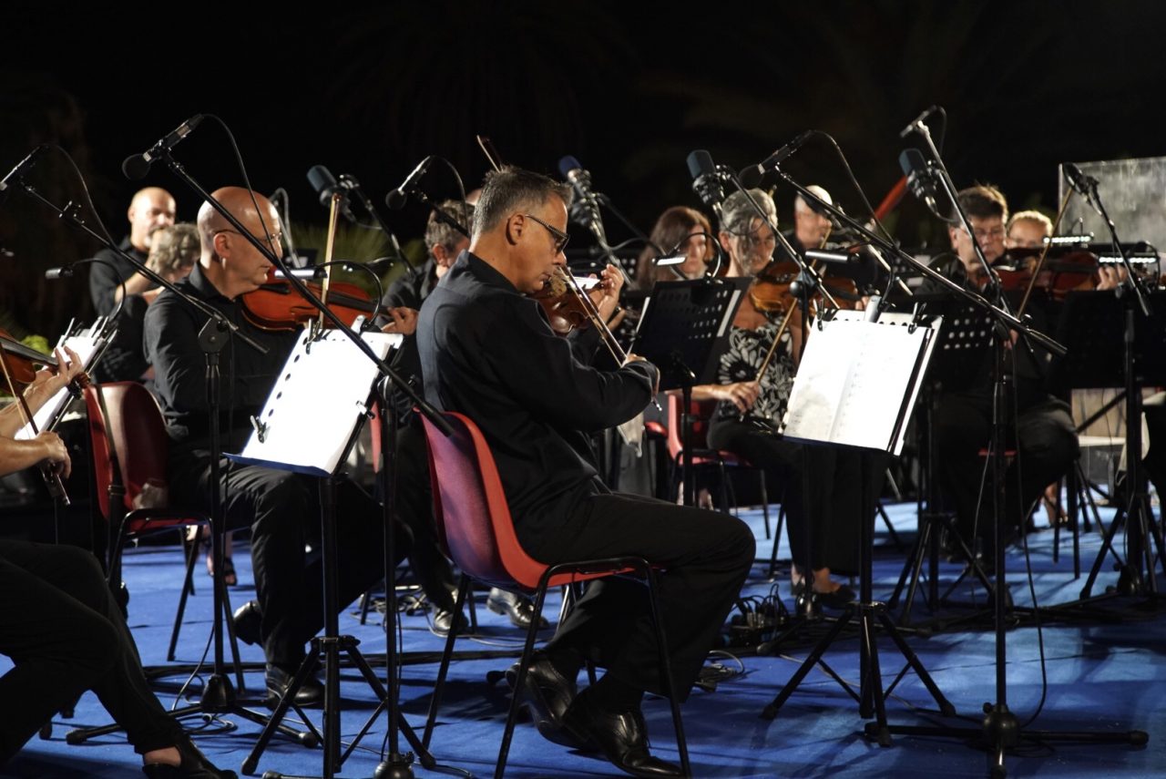 L’Orchestra Sinfonica torna a suonare per il mese di dicembre