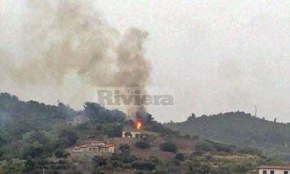 Tempesta elettrica sul Montenero, fulmine si abbatte vicino alle case