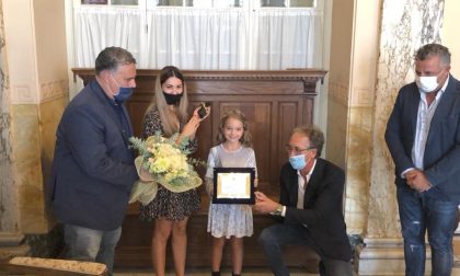 Consegnata una targa alla piccola Ameli