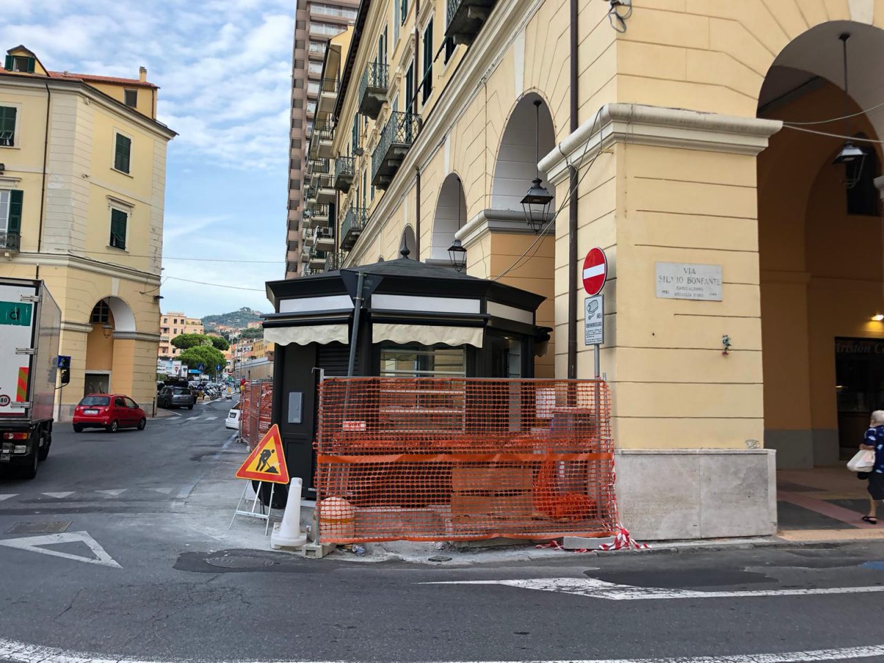 Installata prima edicola in piazza Dante a Imperia