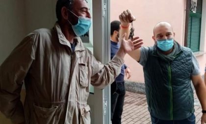 Rocchetta Nervina: l'ex sindaco Rondelli consegna le chiavi della città a Claudio Basso