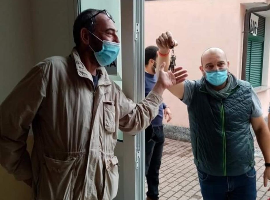 Rocchetta Nervina: l’ex sindaco Rondelli consegna le chiavi della città a Claudio Basso