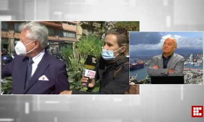 Il sindaco di Ventimiglia Scullino derubato della giacca durante una diretta televisiva