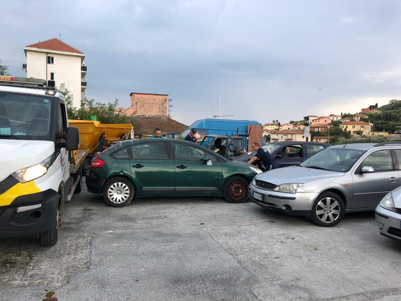Imperia, Polizia Municipale rimuove auto abbandonate