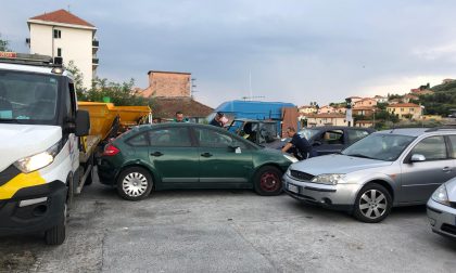 Imperia, Polizia Municipale rimuove auto abbandonate