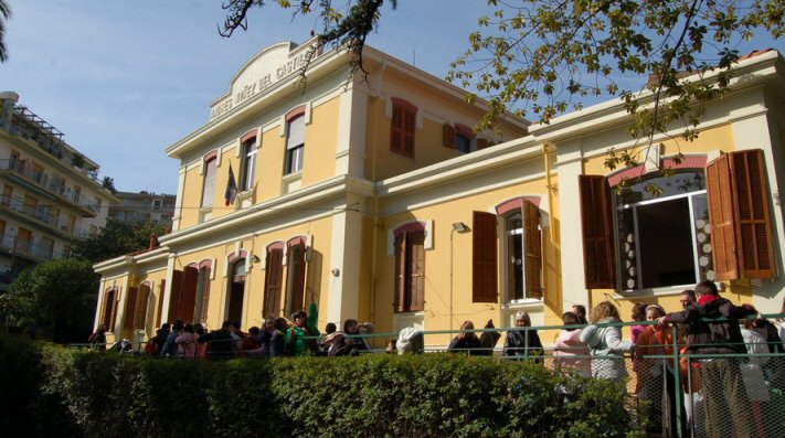 Bimbi in tensostruttura al Castillo. Le mamme: “Lo abbiamo scoperto solo da un articolo di giornale”