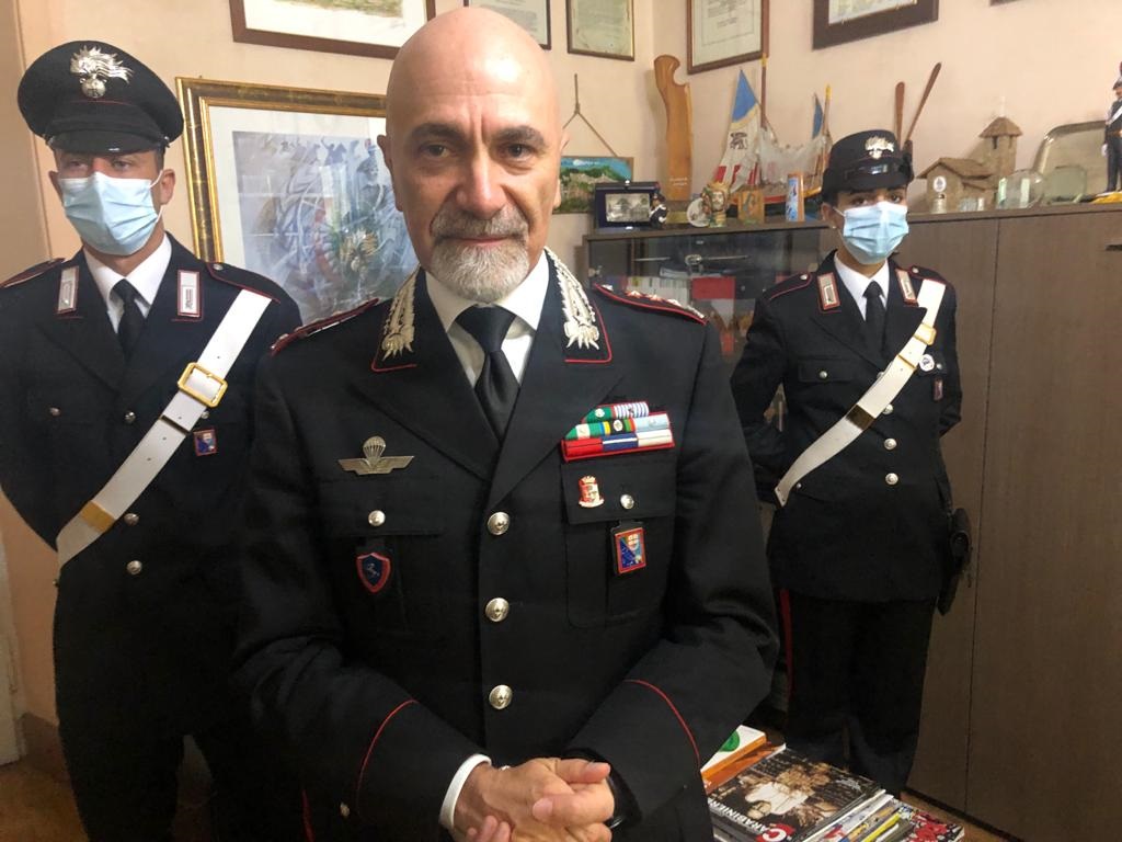 Fucili, pistole, macete e tanti coltelli all’interno dell’auto di Alberto Grosso