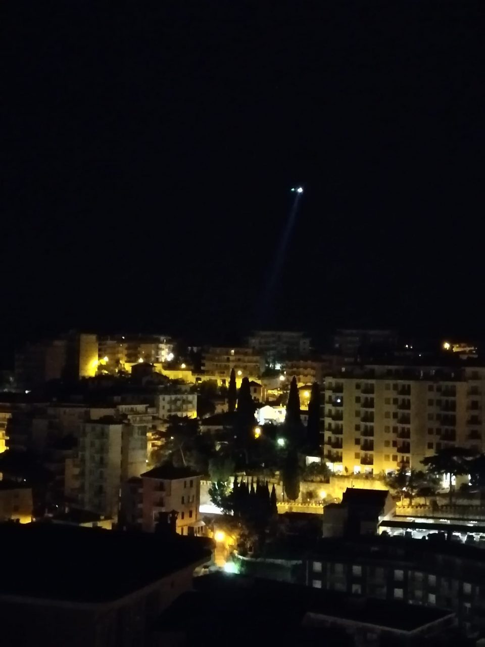 Blitz dei carabinieri, elicottero sorvola la città